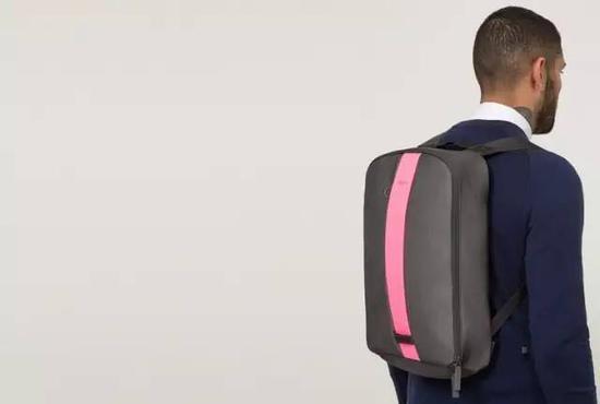 ● Rapha 粉色反光带迷你双肩包
