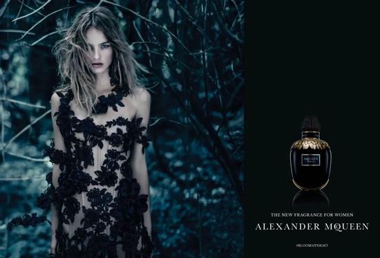 Alexander McQueen 在 2017 年推出的香水