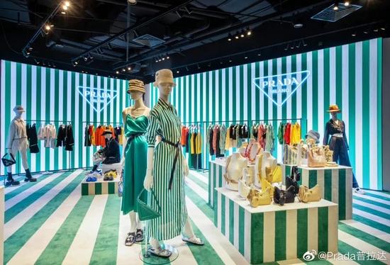 图为Prada在SKP-S开设的最新限时店