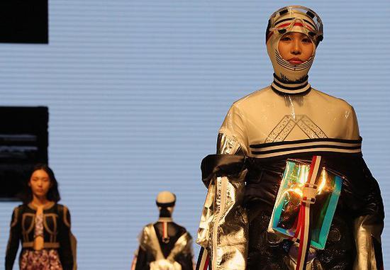 2018北京服装学院研究生毕业作品展 图片来源:视觉中国