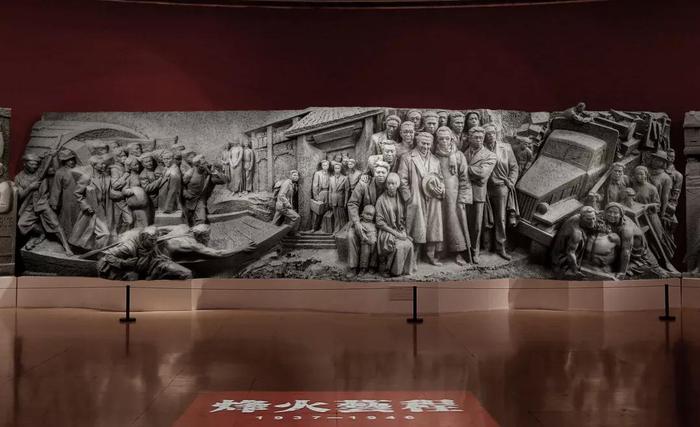 烽火艺程 / 中国美术学院雕塑与公共艺术学院教师集体创作 / 255 × 4500 cm / 玻璃钢 / 2018