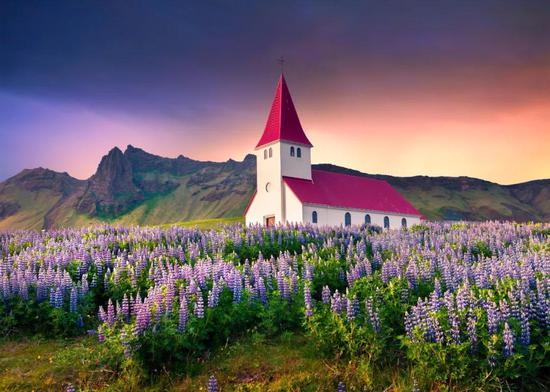 ©Andrew Mayovskyy/Shutterstock