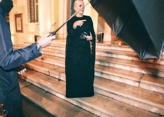 Maria Grazia Chiuri 出席威尼斯双年展慈善晚宴