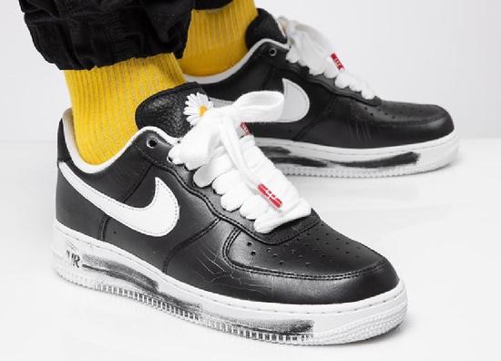 Air Force 1 Low“Para-Noise”和权志龙自有品牌的联名系列产品