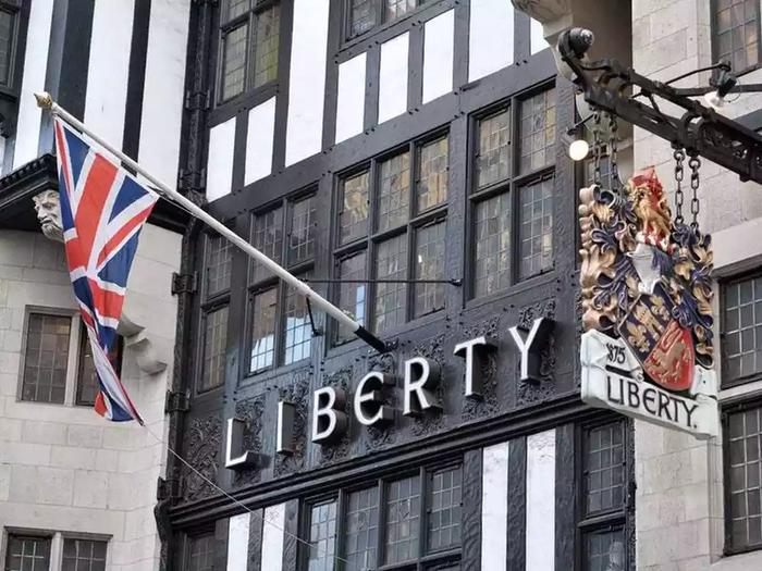 Liberty 百货公司位于英国伦敦市中心西区,是一家由 Arthur Lasenby Liberty 于 1875 年创立的百货公司,距今已有 146 年的历史
