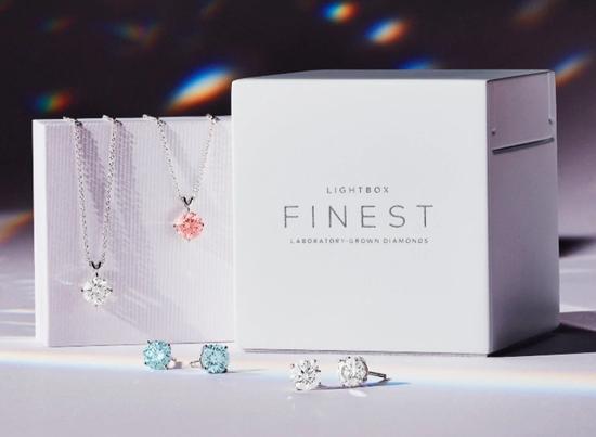 De Beers 旗下人造钻石品牌 Lightbox