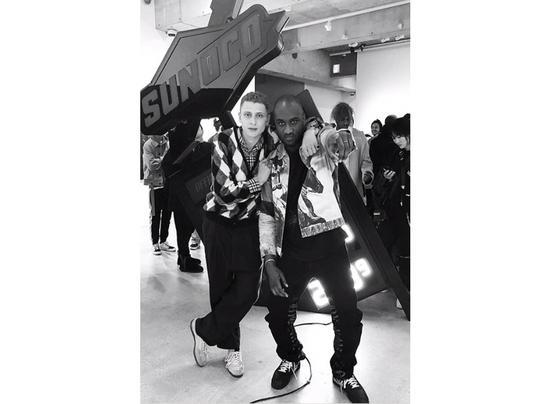Virgil Abloh 与当红新生代 Blondey McCoy(图片来源:Instagram)
