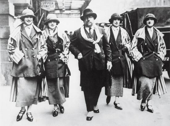Paul Poiret 与他的模特们,1925