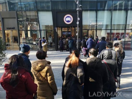加拿大鹅国内首店开业当天,所有男装产品在下午4点就宣告售罄
