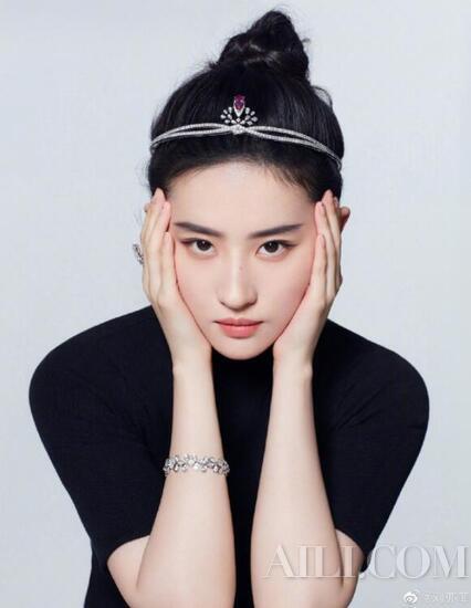 (图片来源:刘亦菲微博截图)
