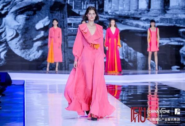 中意时装设计师联合大秀——意大利高定之父ROBERTO CAPUCCI作品