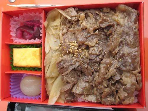 牛肉盖烧饭