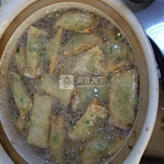 待凉就可以吃了;可以就这样吃,外脆,里面是葱肉;香~