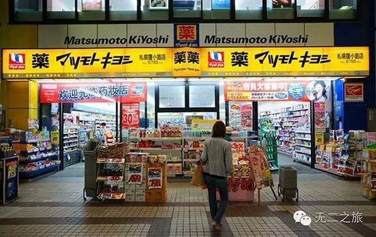 日本的药妆店,内部一般都是这样↓