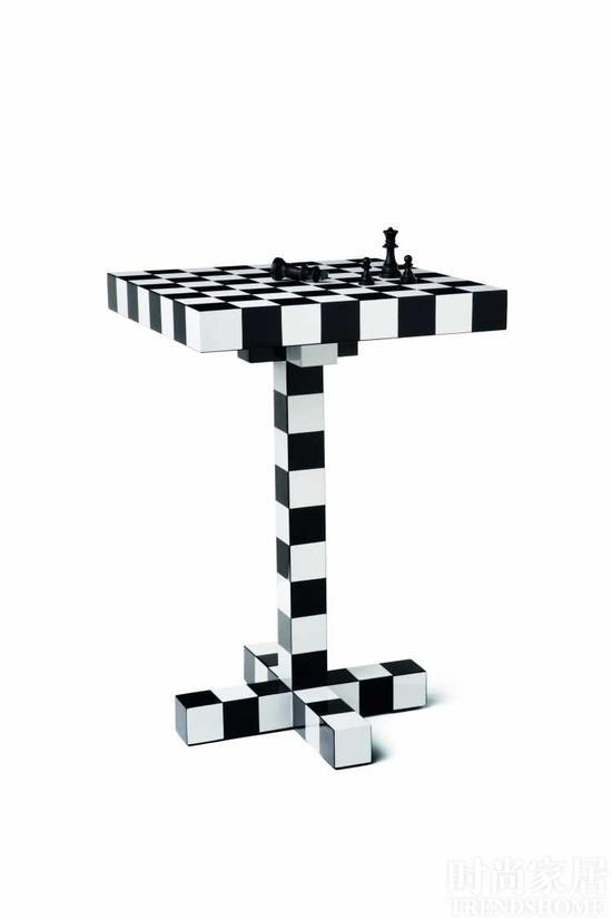 经典黑白格纹,既是茶几也是国际象棋棋盘。Moooi