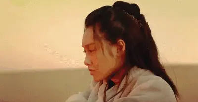 紫霞仙子的一颦一笑都仿佛是朱茵的自然流露。