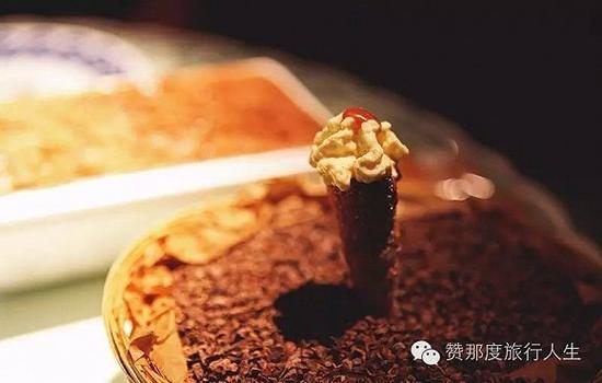 Tatin cone with apple, vanilla and toffee(苹果冰淇淋)