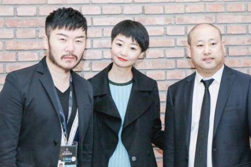 左:世界行为艺术家 胡社光先生 中:概念策划师、时尚品牌营销专家 席溪女士 右:绝设婚纱礼服董事长 许传海先生