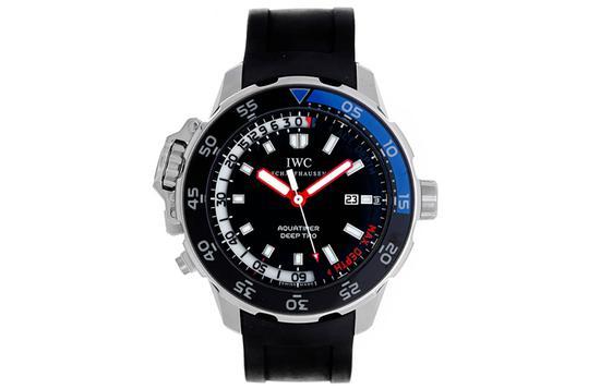 IWC海洋时计Deep Two使用了高浓度的Super-LumiNova夜光材料
