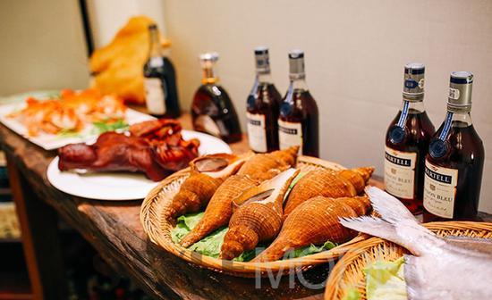 等待上席的饕餮们