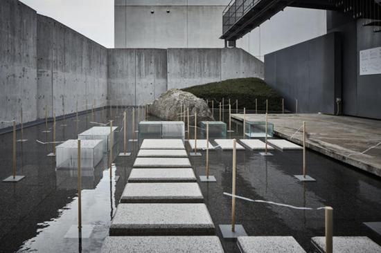 三分一博志的“风、水、太阳”展 图片来自:casabrutus