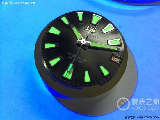 紫外线灯下的上海24钻表,出壳照