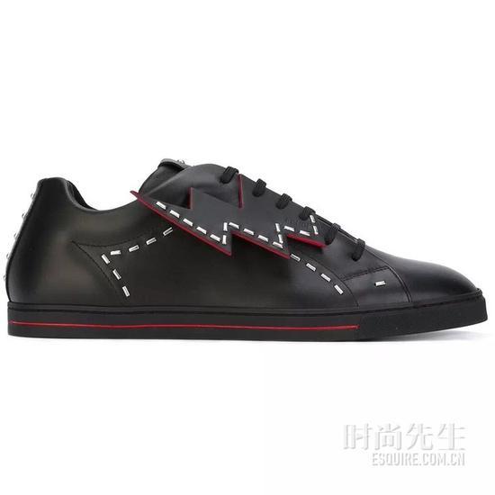 小白鞋已经烂大街,换上小黑鞋才是王道