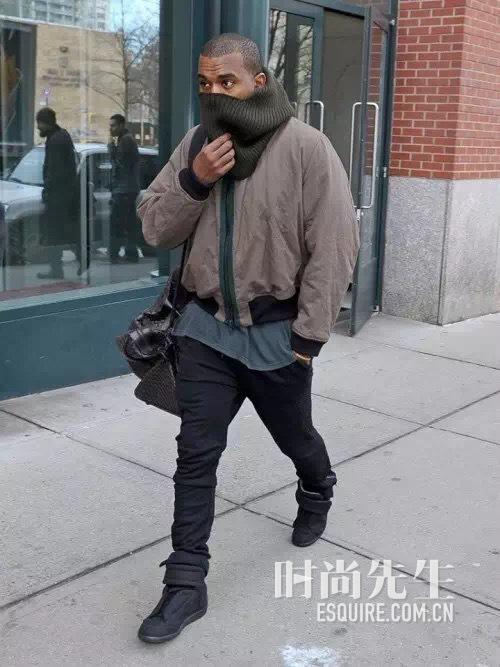 小白鞋已经烂大街,换上小黑鞋才是王道