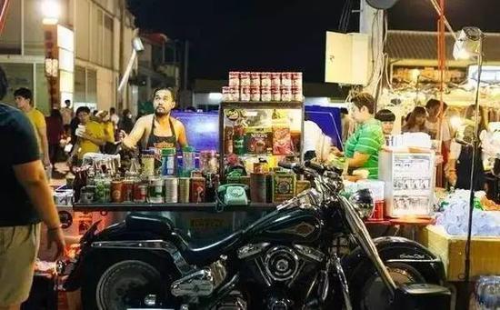 拉查达火车夜市