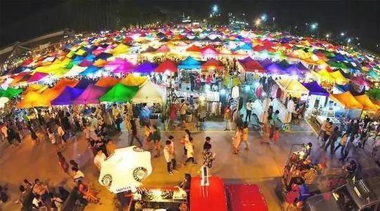 席娜卡琳火车铁道夜市