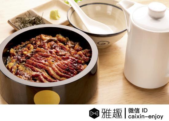 北京居酒屋“慢走”的震店之菜——ひつまぶし,原来是来自名古屋的一道名菜。在日本的居酒屋非常少见。