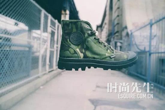 你还在迷小白鞋?他们却对帆布鞋情有独钟