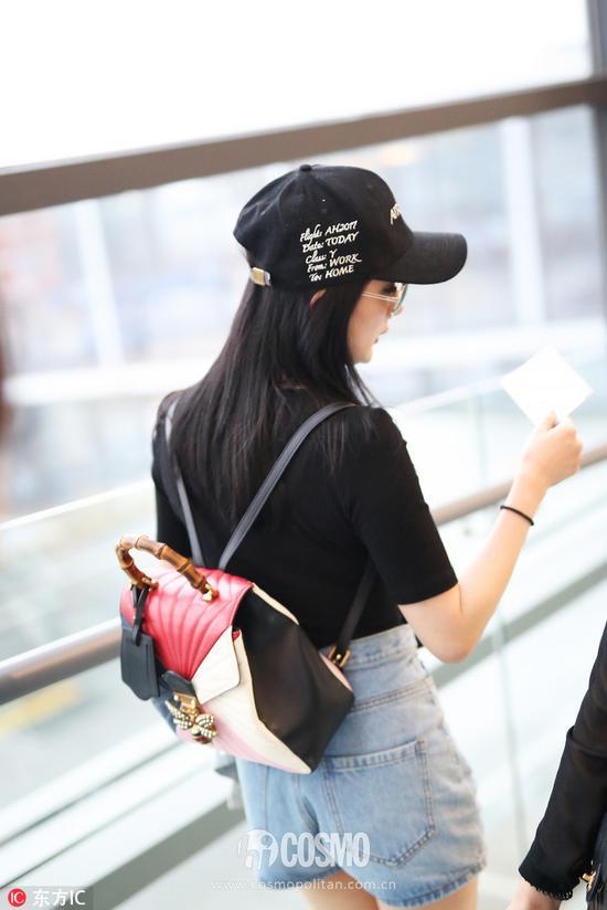 Tee+短裙成为杨幂夏日最爱?别说,是挺少女的