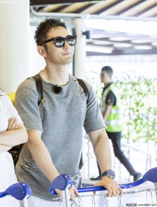 黄晓明戴天梭海星潜水1000系列腕表