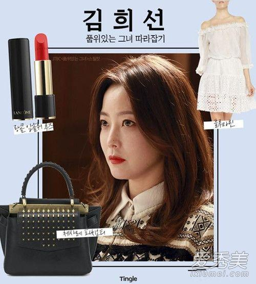 女性化的露肩白色连衣裙搭配铆钉装饰的包!