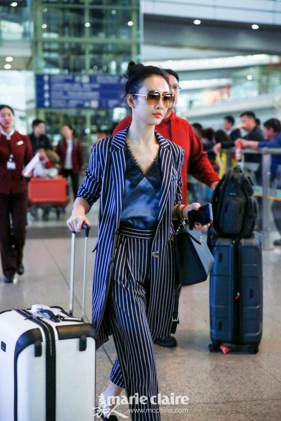初秋必备的西装+短内搭让你娘men平衡不费劲儿