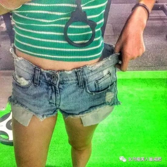 每个健身的人心中都有一口洪钟,在做每一组力量训练的时候,倒数着54321。这就是我当时力竭,却坚持做下去的表情。