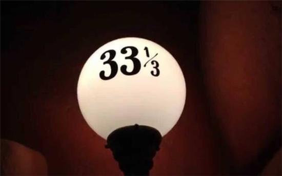 它位于玩具总动员区域的最深处,一扇写有“club33 1/3”的门内。不过,里面到底隐藏了什么样的谜团,至今没有人解开。