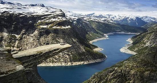 “巨人之舌”(Trolltunga)