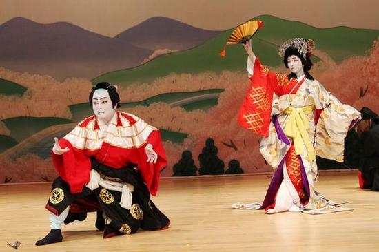 艺妓表演 图片来源自tokyotimes.com