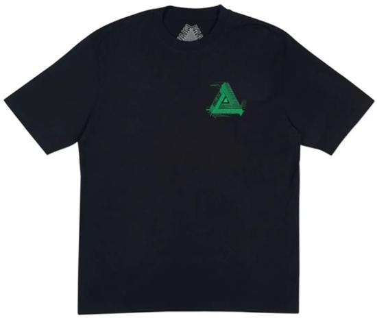 PALACE2018年春季的黑绿色Tee至今仍在二级市场能卖出不错的价格