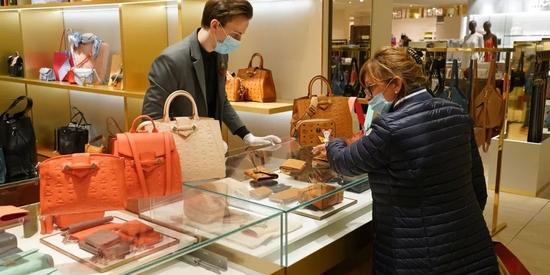 众多品牌纷纷对自己的产品进行了涨价,以应对成本上升和通货膨胀