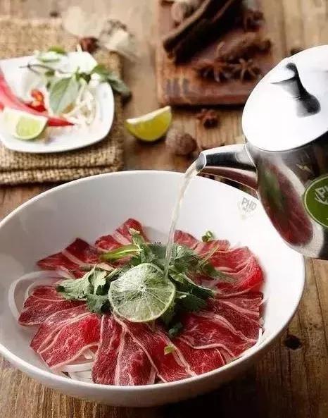 半熟牛肉河粉