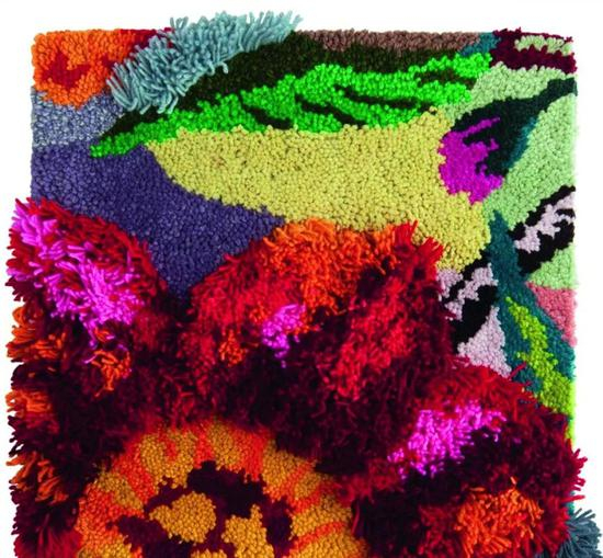 Nathalie Lété 为 Tai Ping 设计的 Blumen 地毯,其设计灵感来自乌兹别克斯坦
