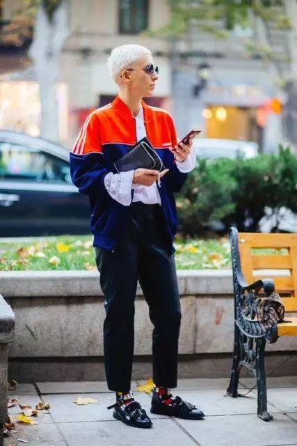 ▲ 本季超夯的复古运动外套,更是成为炙手可热的单品