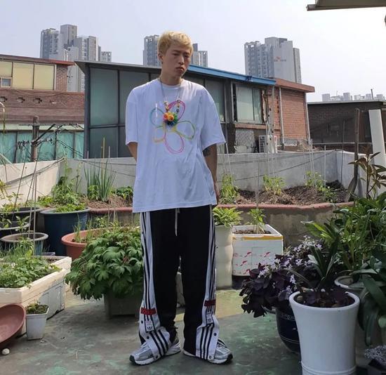 可爱的图案和略有设计感的宽裤