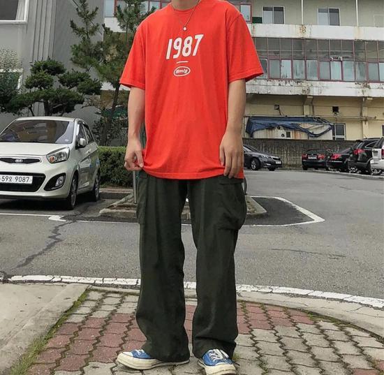 颜色鲜艳一些