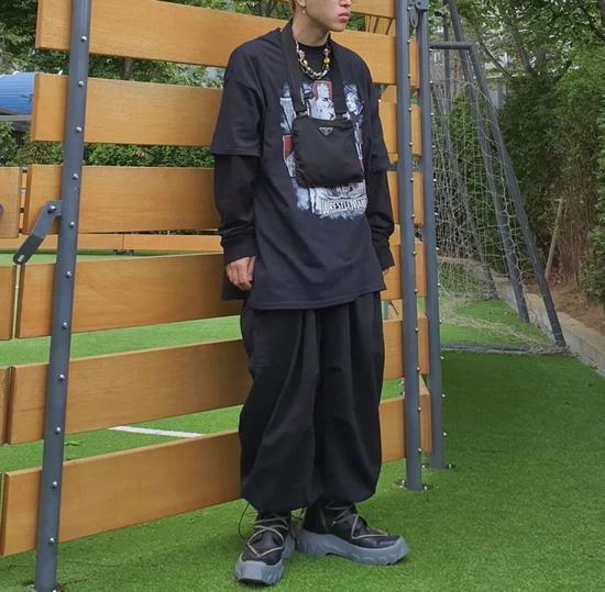 全黑叠穿