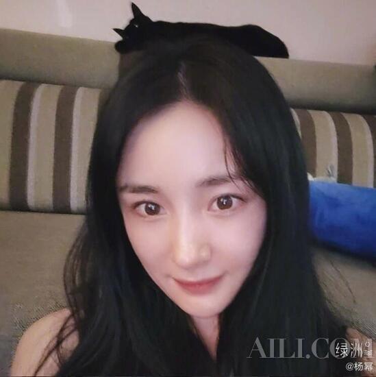 (图片来源:杨幂微博截图)