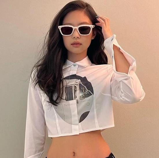 Jennie Zen WD2相当适合黑白色系的极简穿搭